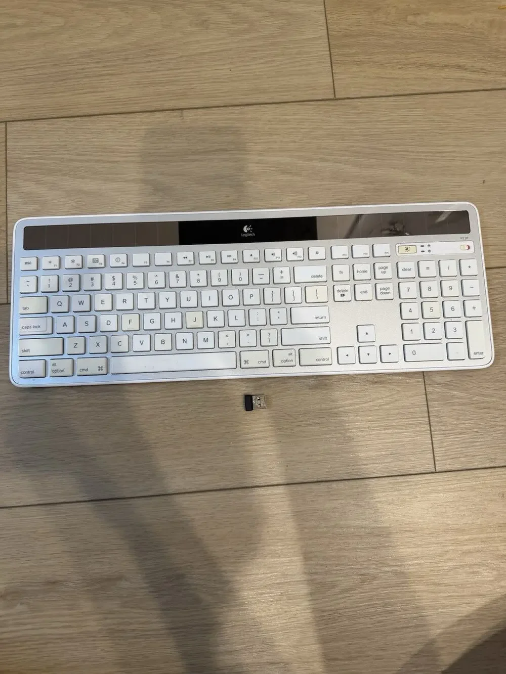 Logitech K750 Wireless Solar Keyboard White - w/ Dongle Tested and Working